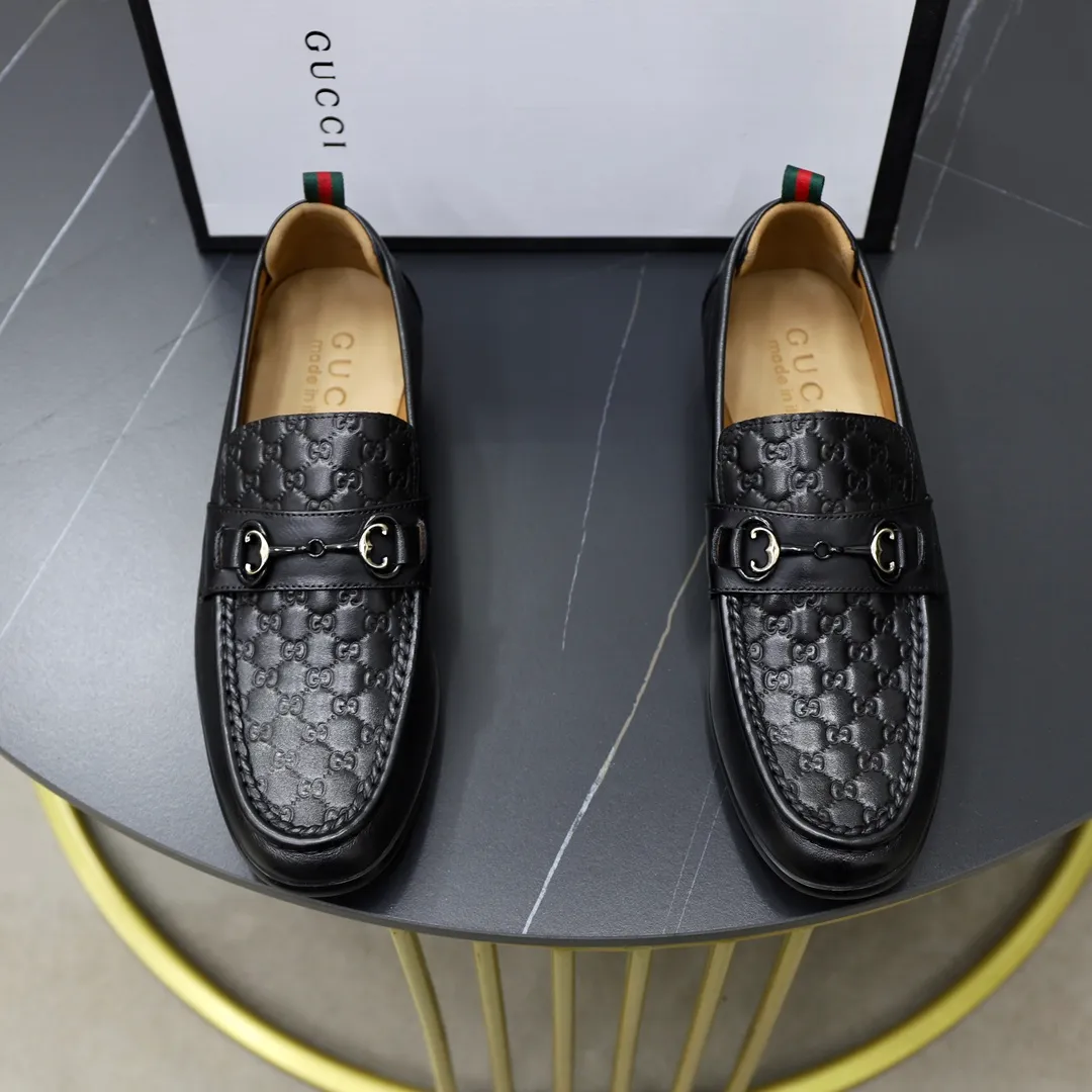 Men's shoes: 250🙅‍♂️🙅‍♂️🙅‍♂️Niuli Brand: GUCCI Size: 38-44 (45 can be customized) Level: Counter classic Material: Original soft cowhide upper Comfortable cowhide lining Original lightweight outsole Style category: Business casual footwear Driving leather shoes Color: Actual picture color